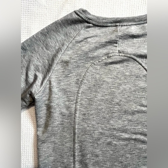 Fabletics Women’s Gray Pullover Long Sleeve Top w Front Pocket Size XS - Picture 11 of 11